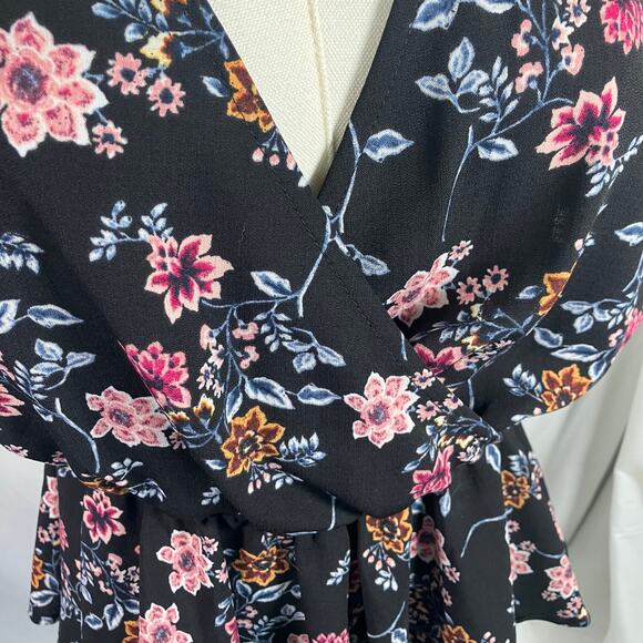 Mi Ami Floral‎ Peplum Wrap Top Black Pink Short Sleeve Ruffle Blouse Size S - Picture 3 of 7